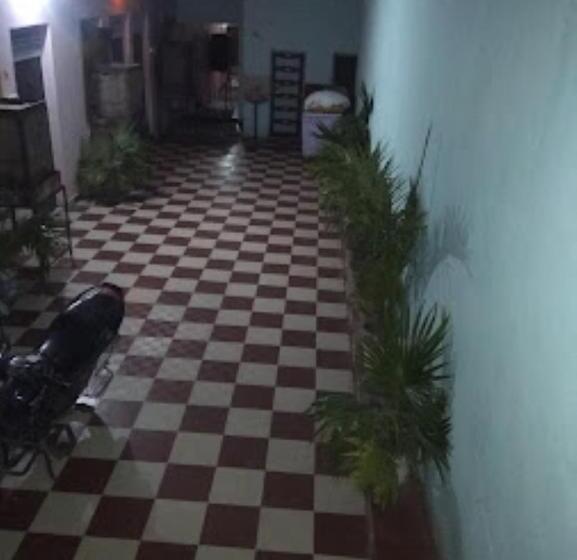 Отель Prince Tourist Lodge,fatehpur Sikri