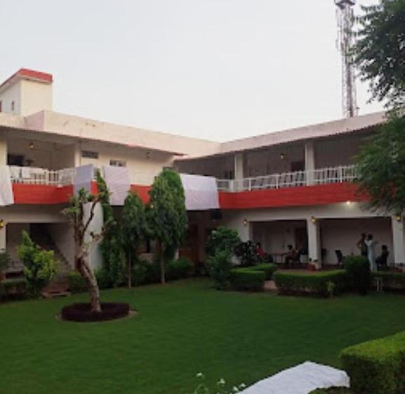 Отель Prince Tourist Lodge,fatehpur Sikri