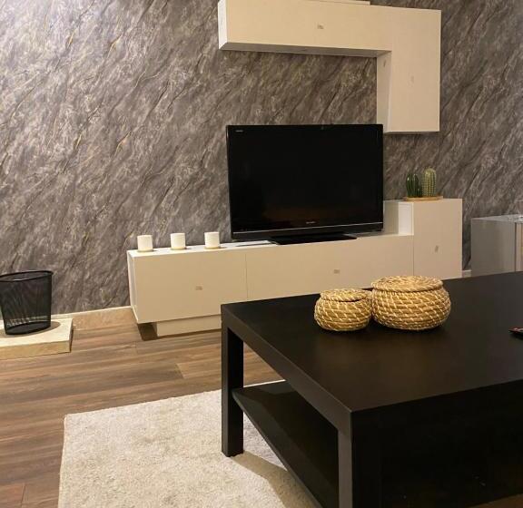 膳宿费 استديو غرفه بأثاث مريح