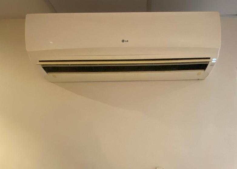 膳宿费 استديو غرفه بأثاث مريح