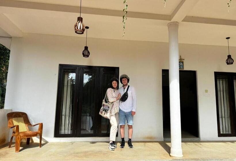 פנסיון Fairline Gardens Hiriketiya