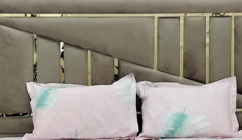 بنسيون Priyamvada Family Homestay