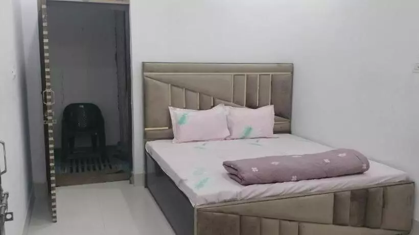 ペンション Priyamvada Family Homestay