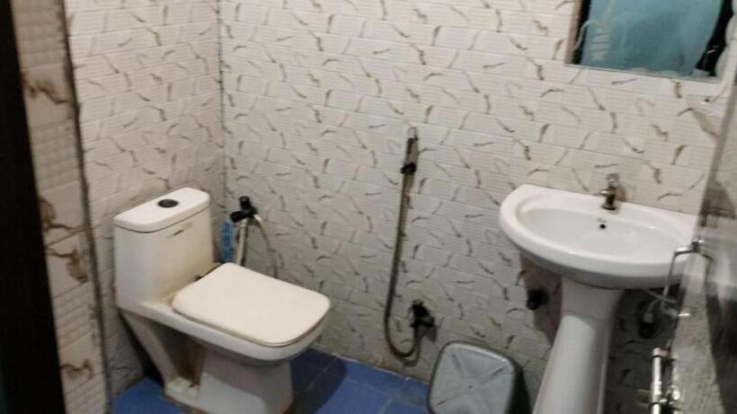 بنسيون Priyamvada Family Homestay