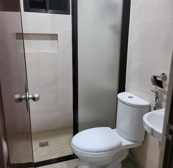 ユースホステル Dormitory Near Sm And S And R