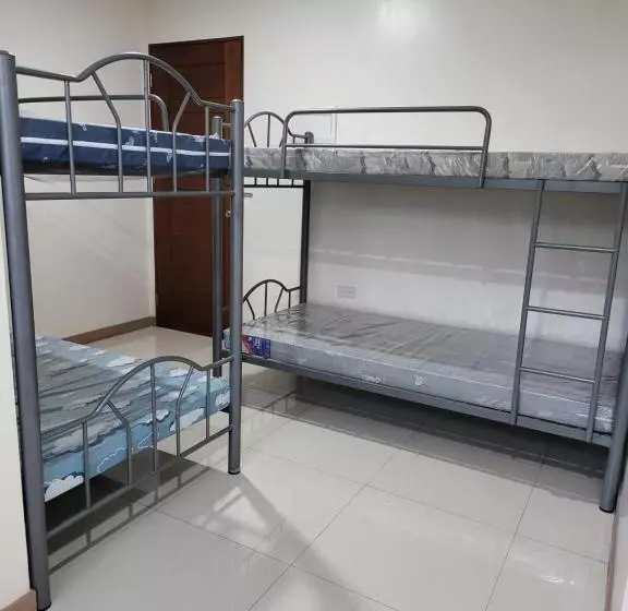 ユースホステル Dormitory Near Sm And S And R