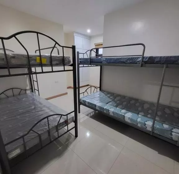 ユースホステル Dormitory Near Sm And S And R