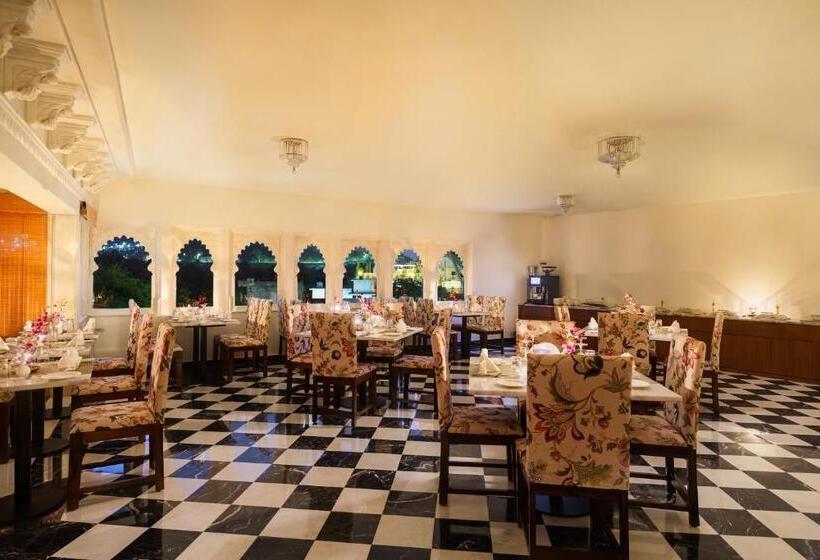 Отель Chunda Haveli