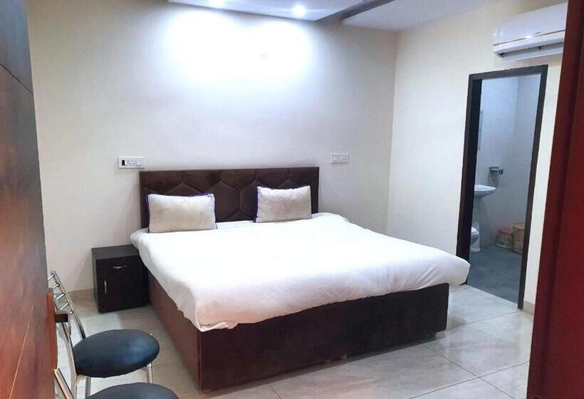 Hotelli Grand Park, Zirakpur