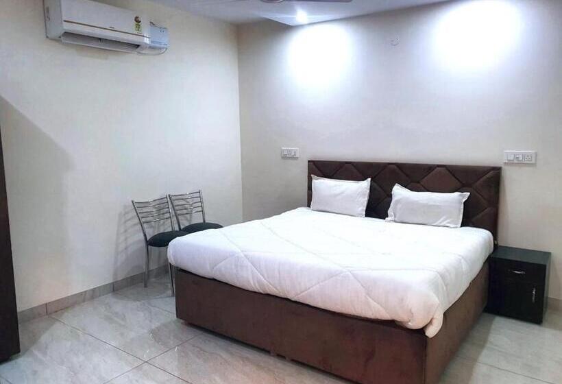 Hotelli Grand Park, Zirakpur