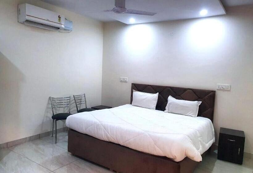 Hotelli Grand Park, Zirakpur