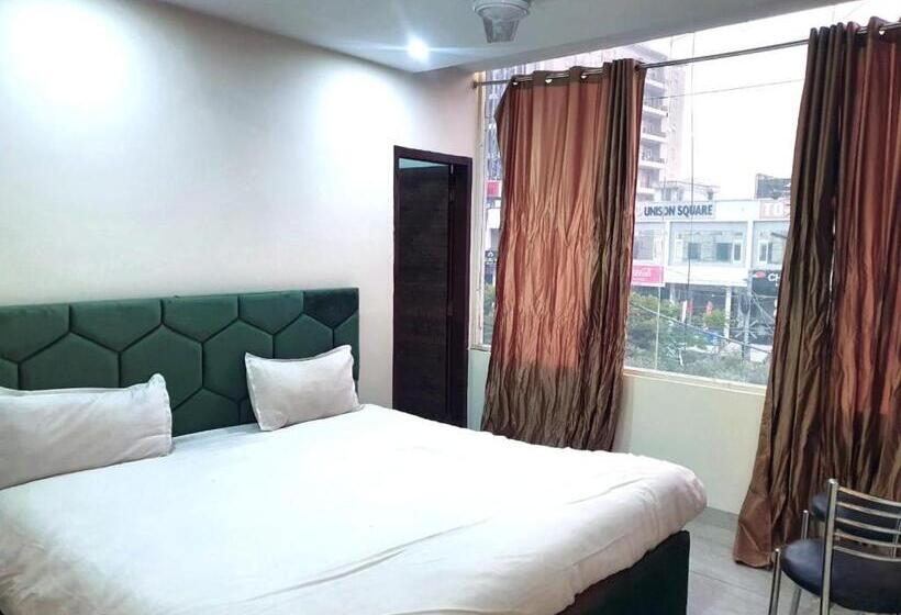 Hotelli Grand Park, Zirakpur