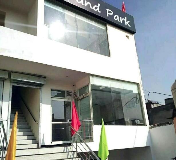 Hotelli Grand Park, Zirakpur