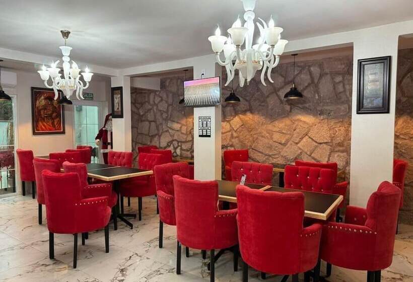 Отель Royal Madero Inn Express