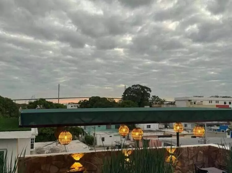 هتل Royal Madero Inn Express