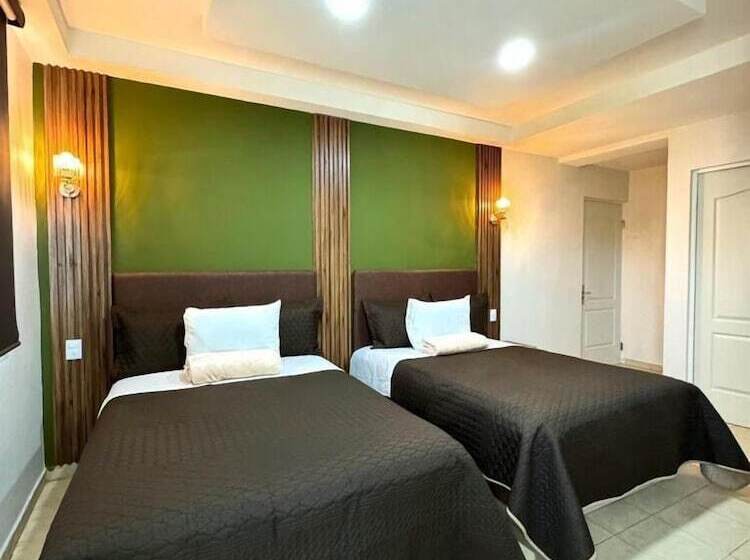 Отель Royal Madero Inn Express