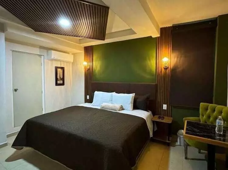 هتل Royal Madero Inn Express