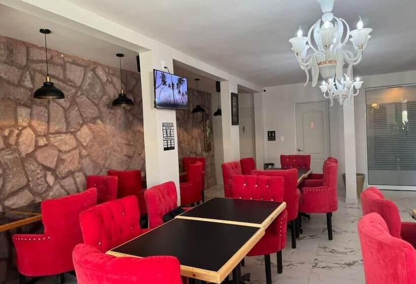 Отель Royal Madero Inn Express