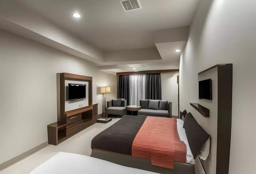 ホテル The Grand Narmada