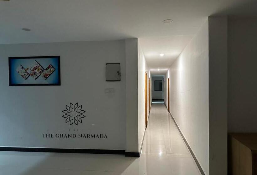 ホテル The Grand Narmada