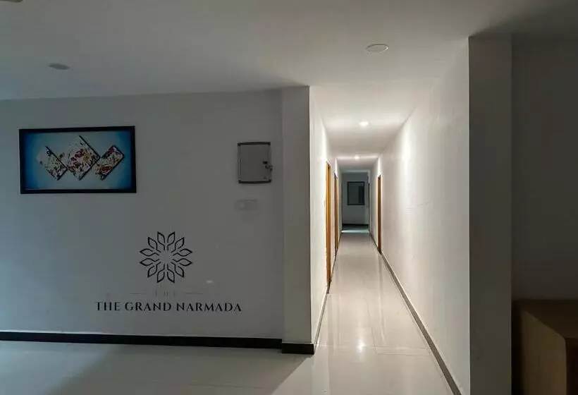 ホテル The Grand Narmada