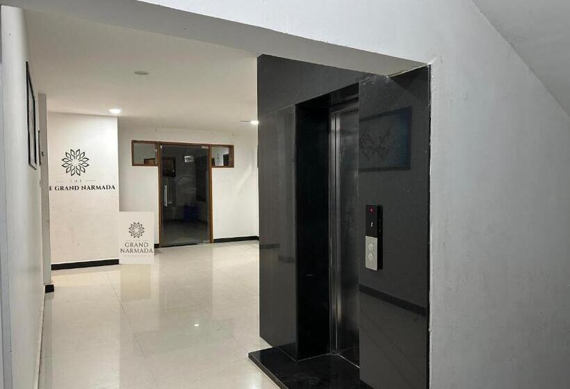 ホテル The Grand Narmada