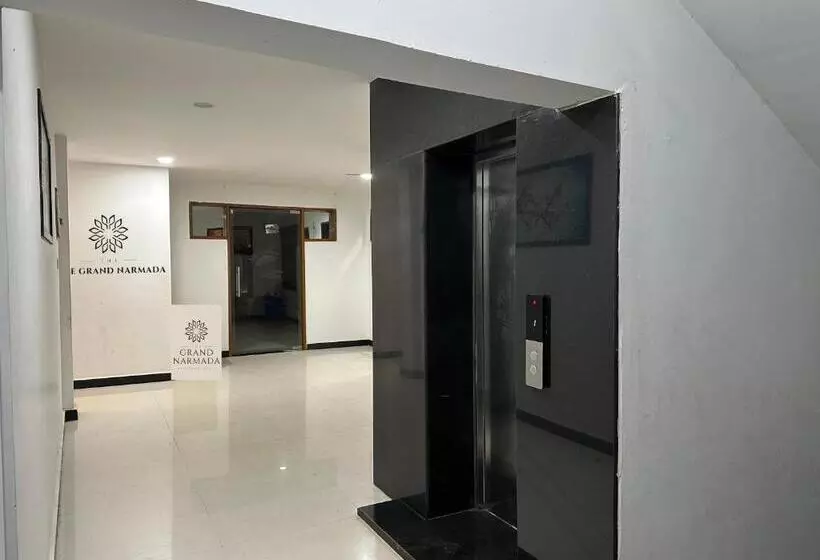 ホテル The Grand Narmada