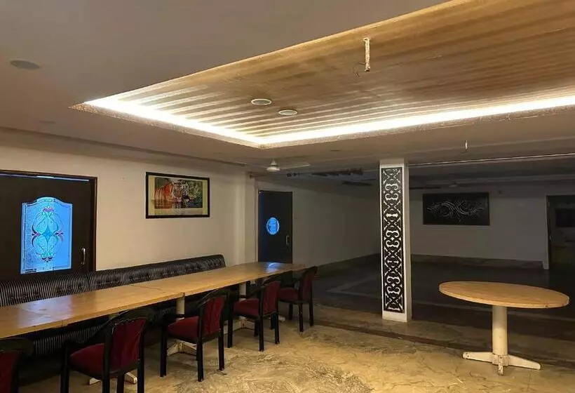 ホテル The Grand Narmada