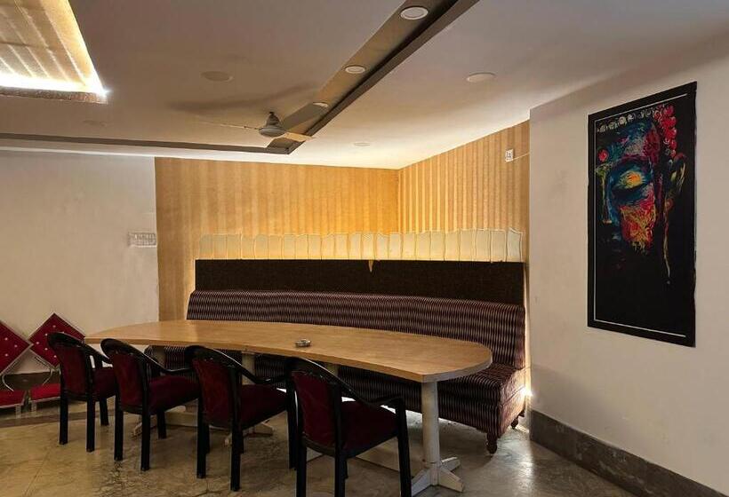 ホテル The Grand Narmada