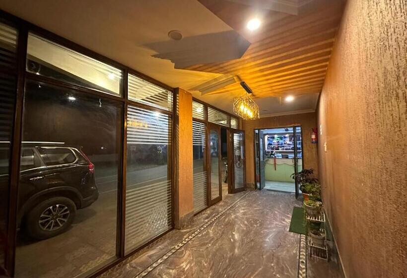 ホテル The Grand Narmada