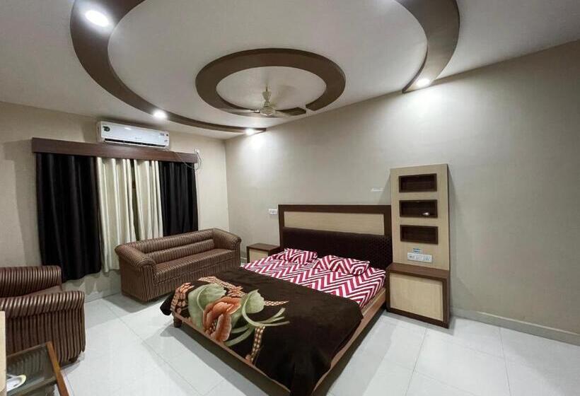 ホテル The Grand Narmada