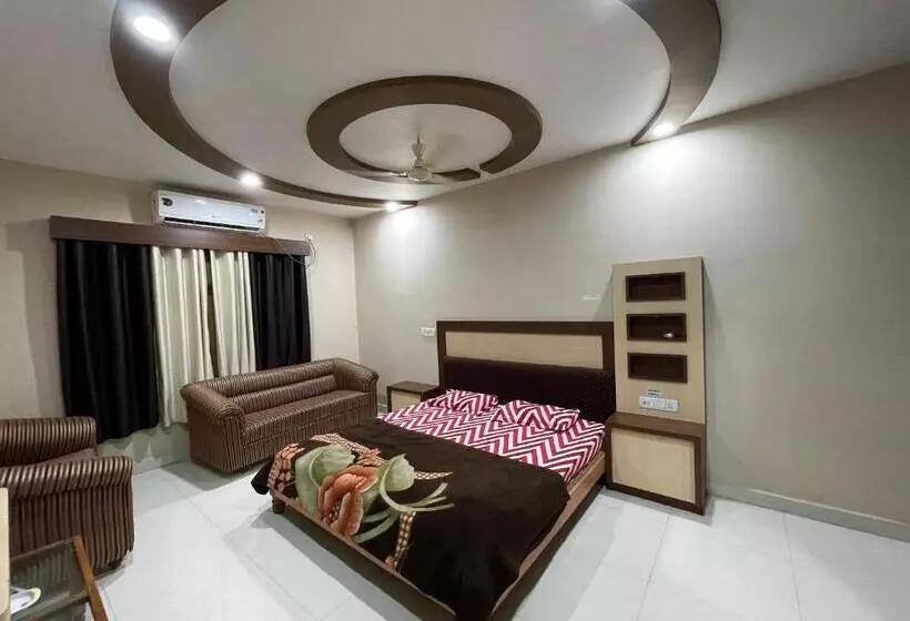 ホテル The Grand Narmada