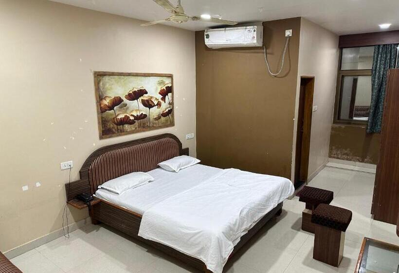 ホテル The Grand Narmada