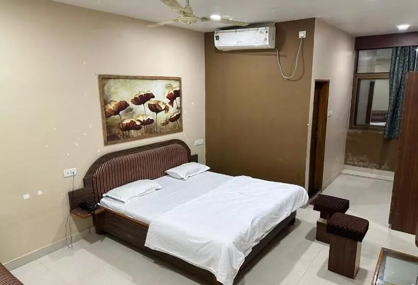 ホテル The Grand Narmada