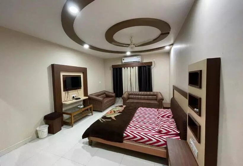 ホテル The Grand Narmada