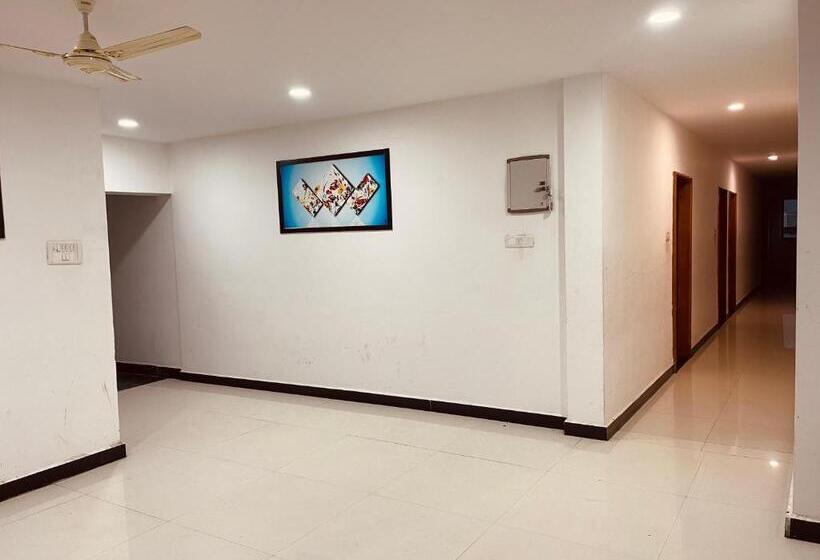 ホテル The Grand Narmada