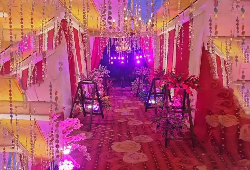 ホテル The Grand Narmada