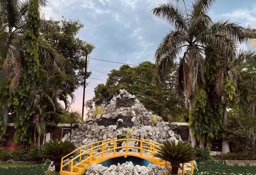 ホテル The Grand Narmada