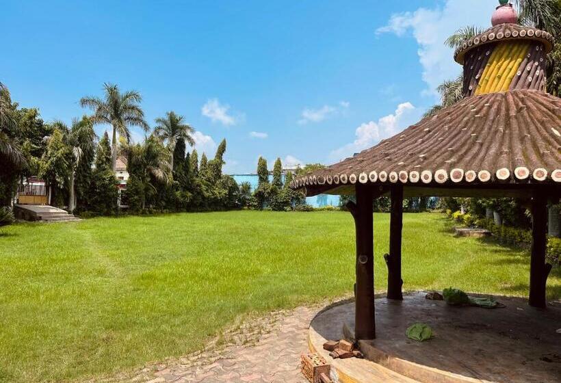 ホテル The Grand Narmada