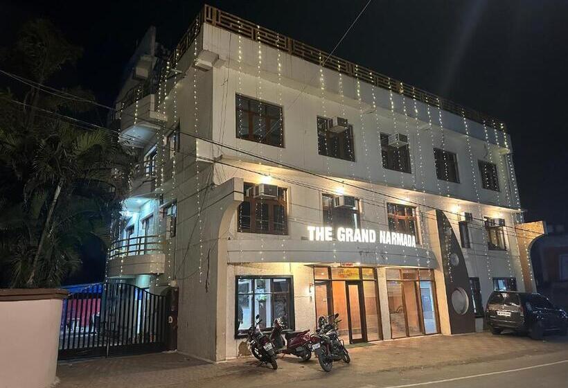 ホテル The Grand Narmada