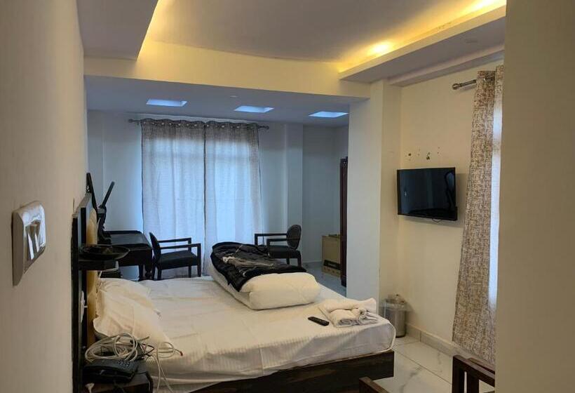 Kufri Hotel Beercastle