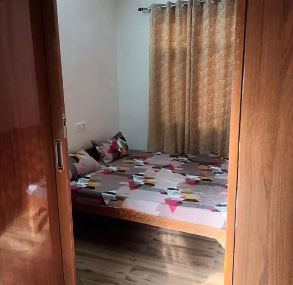 ベッドアンドブレックファースト Him Aaranya Home Stay Shimla