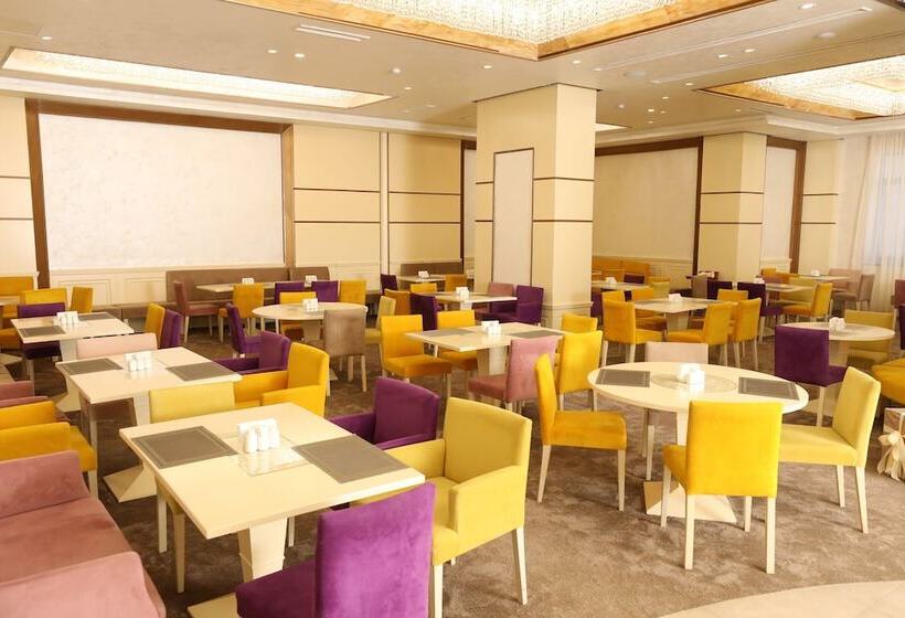 Eighty Eight Deluxe Hotel & Spa