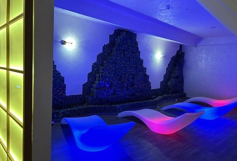 Eighty Eight Deluxe Hotel & Spa