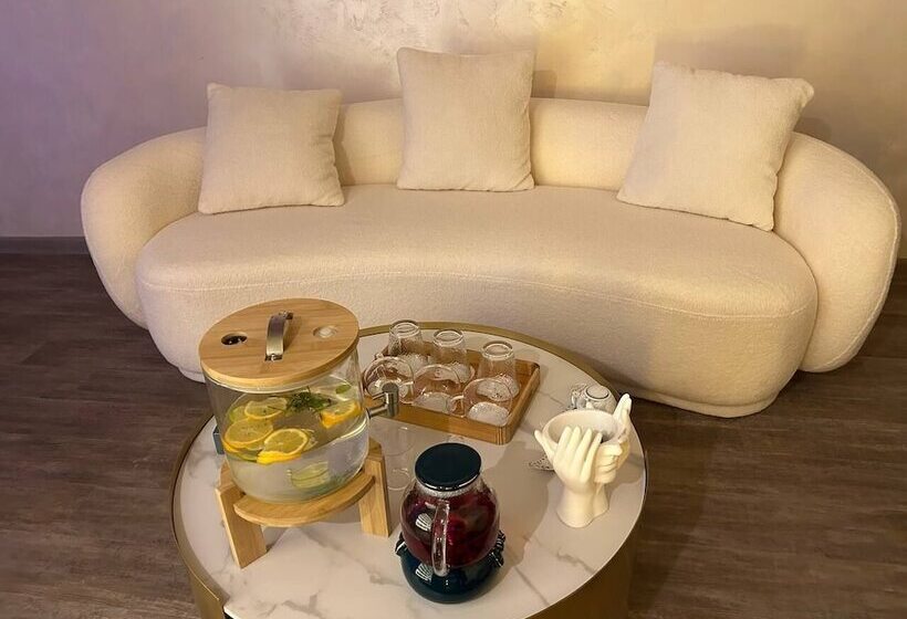 Eighty Eight Deluxe Hotel & Spa