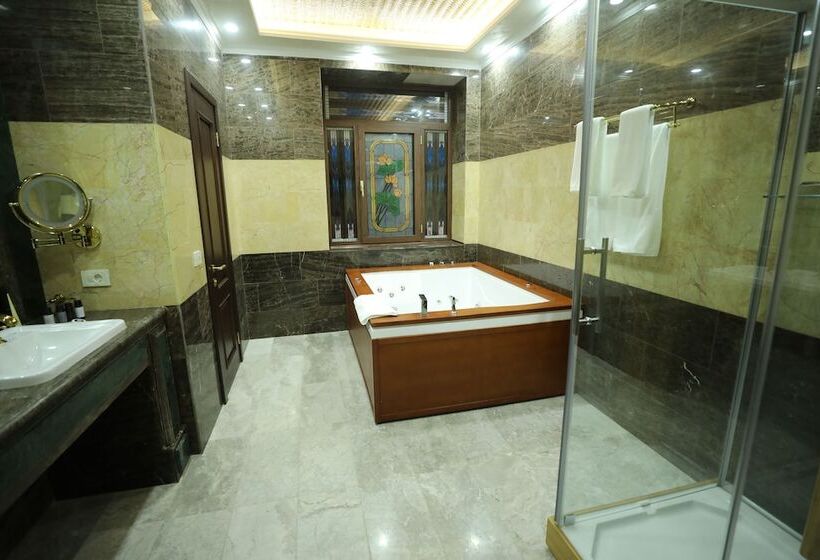 Eighty Eight Deluxe Hotel & Spa