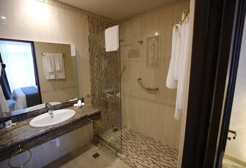 Eighty Eight Deluxe Hotel & Spa