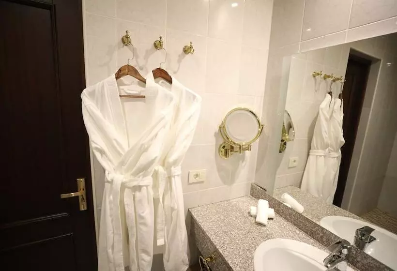 Eighty Eight Deluxe Hotel & Spa