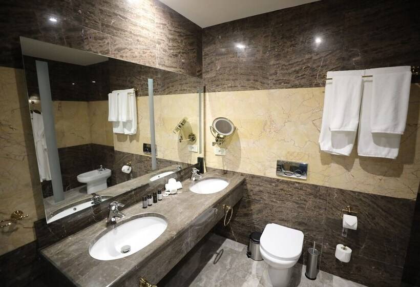 Eighty Eight Deluxe Hotel & Spa