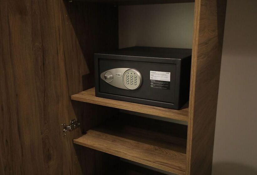 Eighty Eight Deluxe Hotel & Spa